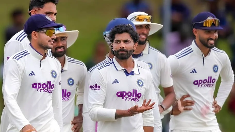 Sri Lanka were reduced to 137/5 and were still more than 350 runs behind