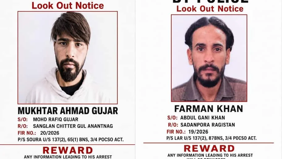 Authorities in Kashmir have launched a manhunt following the escape of two undertrial prisoners
