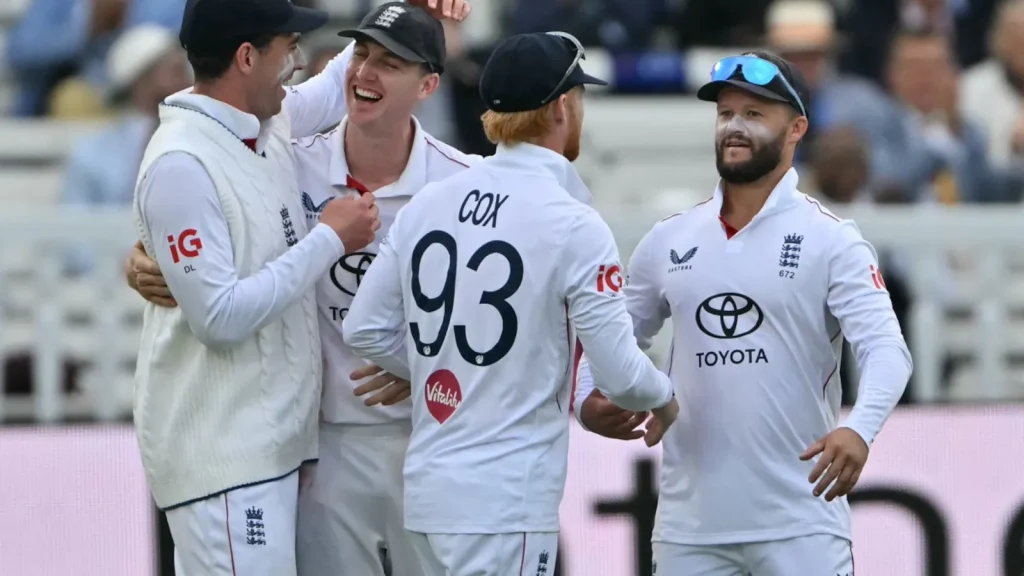 England beat Pakistan by 194 runs in four days of the second Test at Lord's on Sunday
