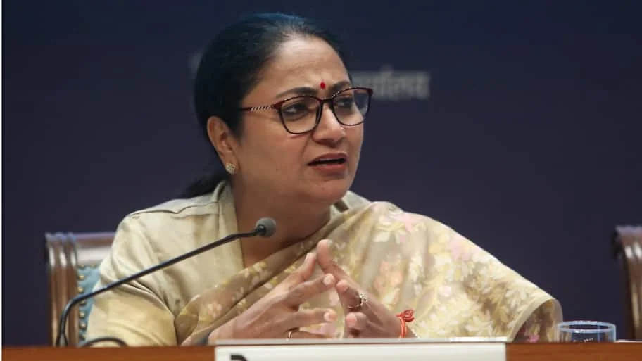 Delhi Chief Minister Rekha Gupta visited the Sri Lakshmi Narayani Temple in Vellore, Tamil Nadu