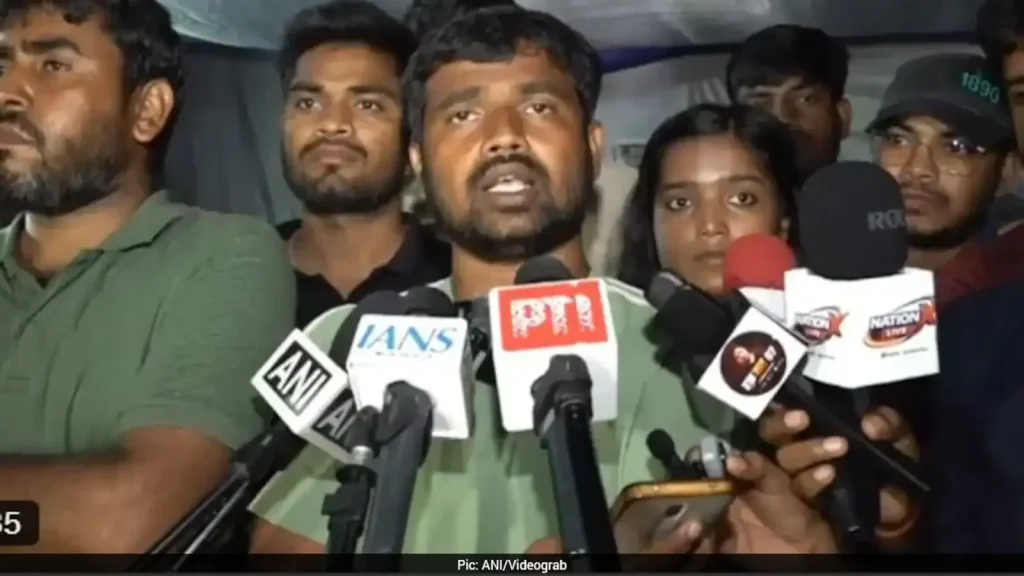 The student leaders alleged that the government failed to effectively defend its decision