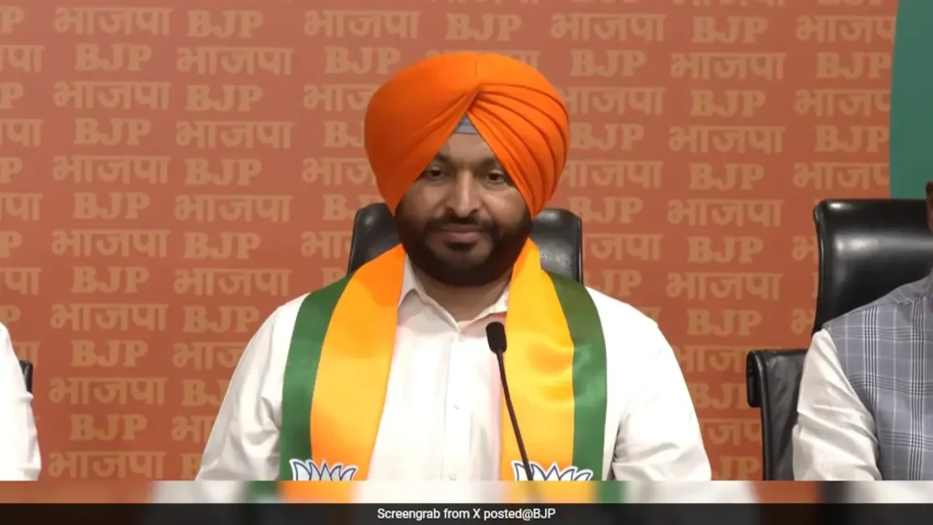 The Congress's "One family, one ticket" policy has come under fresh attack, with BJP leader and former