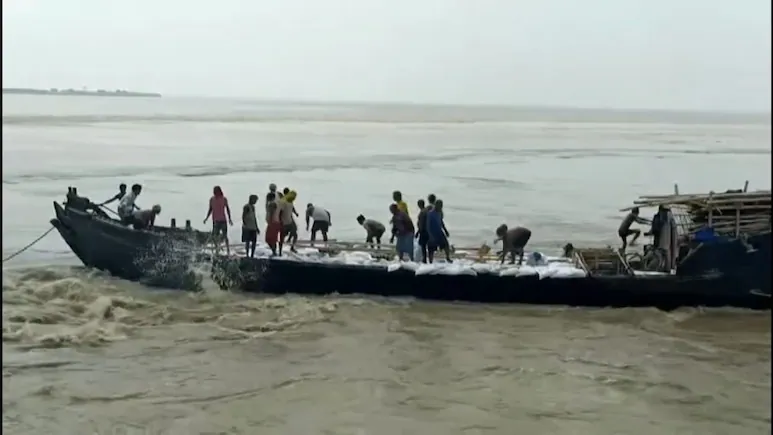 Video: 2 Missing After Boat Carrying 21 Overturns In Bihar