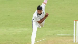 Central Zone 266 in 80.1 overs Rinku Singh 60, Aryan Juyal 46; Abhijit Sarkar 3-38, Mukesh