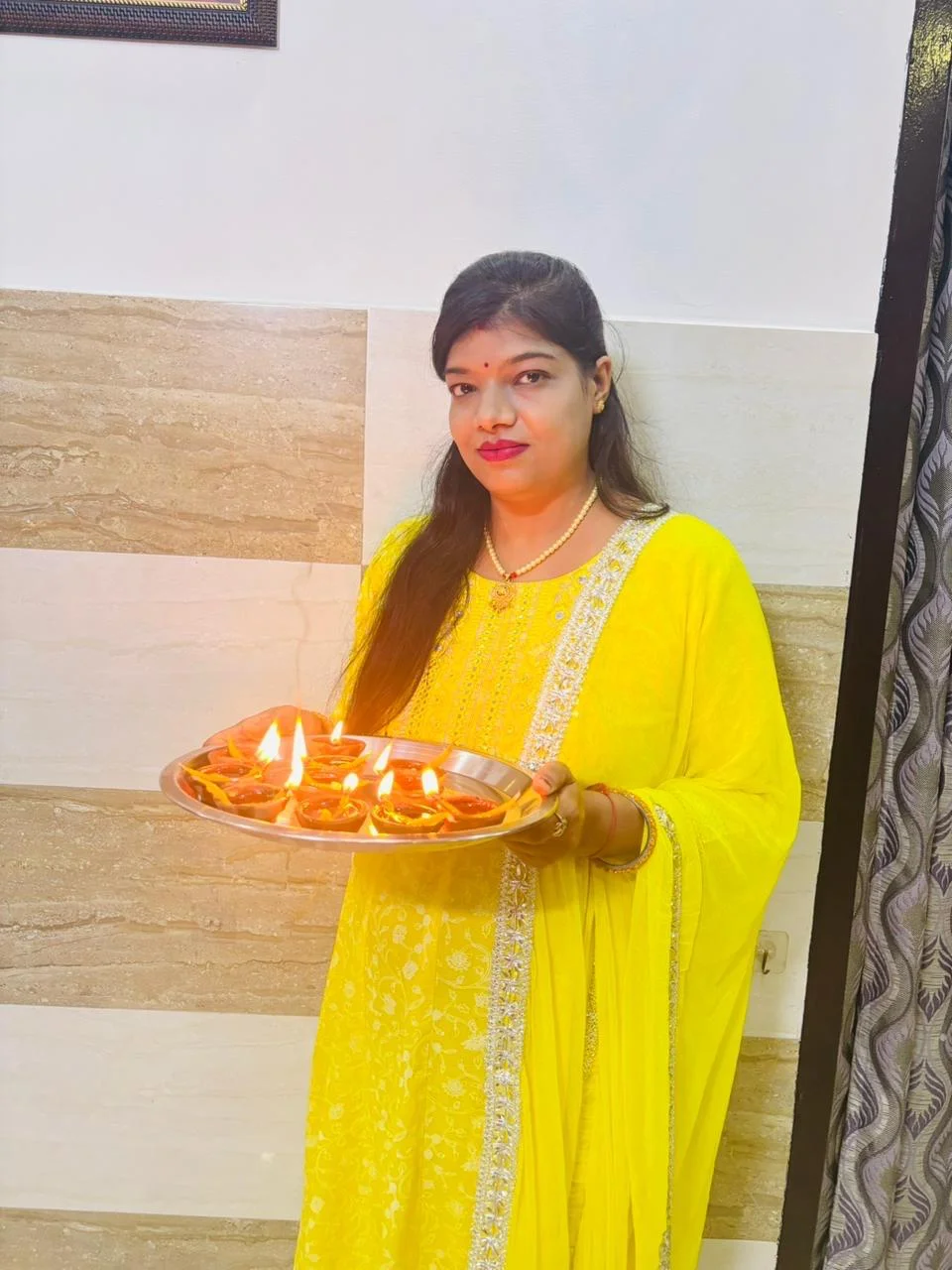 The incident took place this morning when an argument broke out between the victim, Vinay Gupta, and his wife, Rekha, over giving medicine to their child.