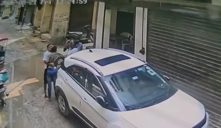 The incident took place this morning when an argument broke out between the victim, Vinay Gupta, and his wife, Rekha, over giving medicine to their child.