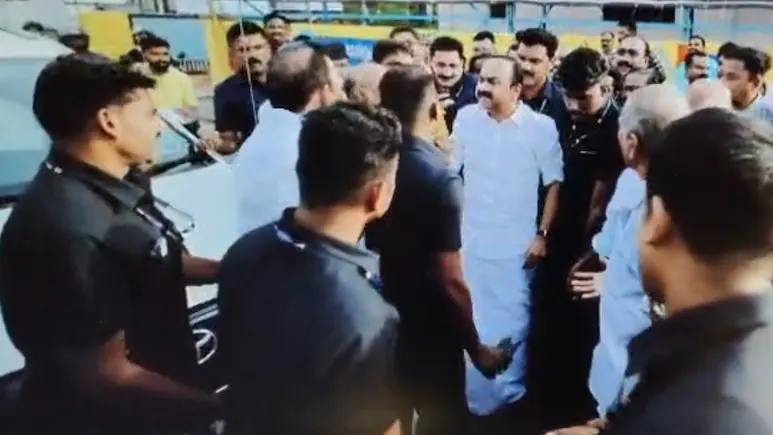 Congress Leader Blocks Kerala Chief Minister's Convoy, Argues With Him