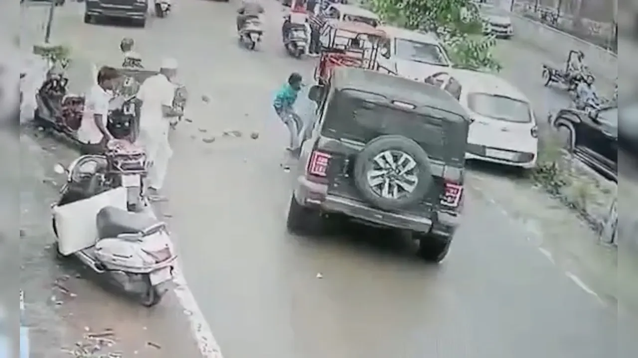 The driver of the Thar did not stop and fled the scene. The police continued the chase and eventually apprehended the gangster a short distance away.