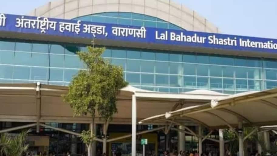 On Sunday morning, two security screeners were injured at Lal Bahadur Shastri International Airport