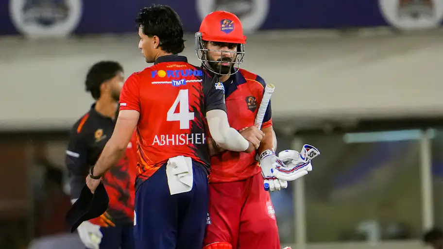 Anmolpreet outclasses Abhishek as Mohali Kings beat Amritsar Soormas by 5 wickets in season opener