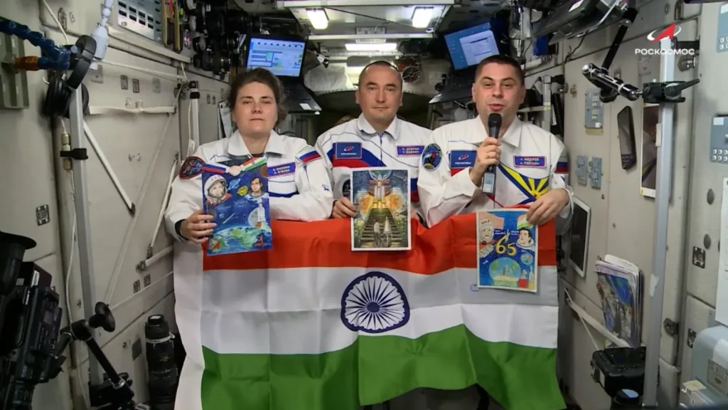 Russian cosmonauts Pyotr Dubrov, Anna Kikina and Andrey Fedyaev recorded a heartfelt video message