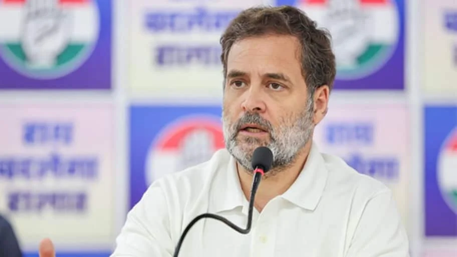 The Bharatiya Janata Party (BJP) has accused the Congress of offering Rs 25,000 to social media