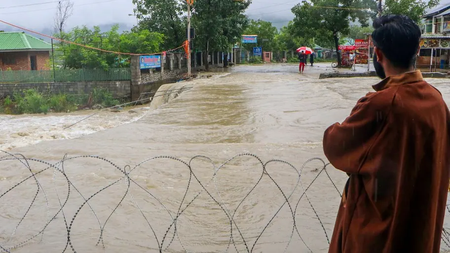 Heavy rainfall in Jammu and Kashmir has caused the Lidder River to overflow significantly