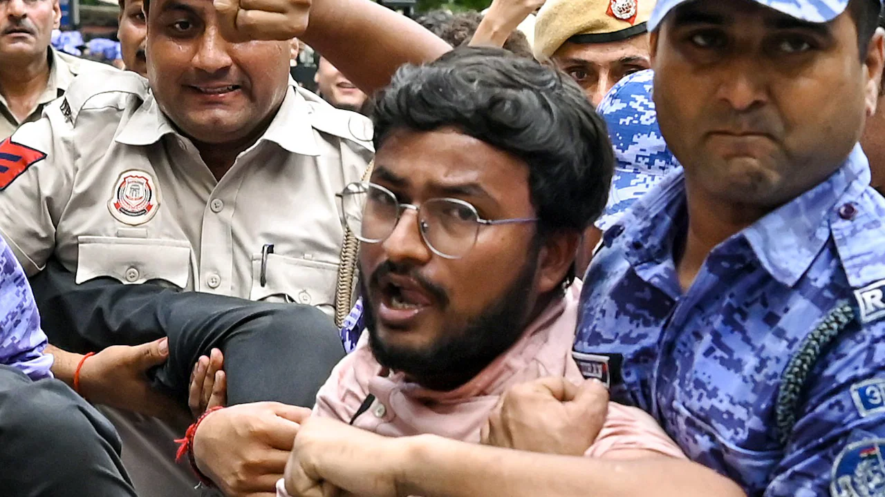 Students' Body AISA Protests At Jantar Mantar, Demands Gyanesh Kumar's Arrest