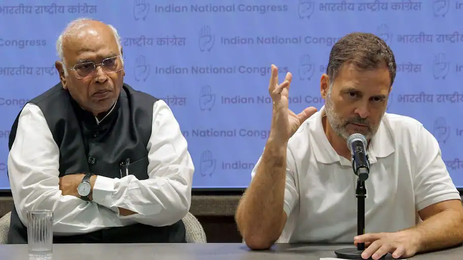 Congress-NC rift deepens in J&K over Vande Mataram as Omar Abdullah stands for all six stanzas —