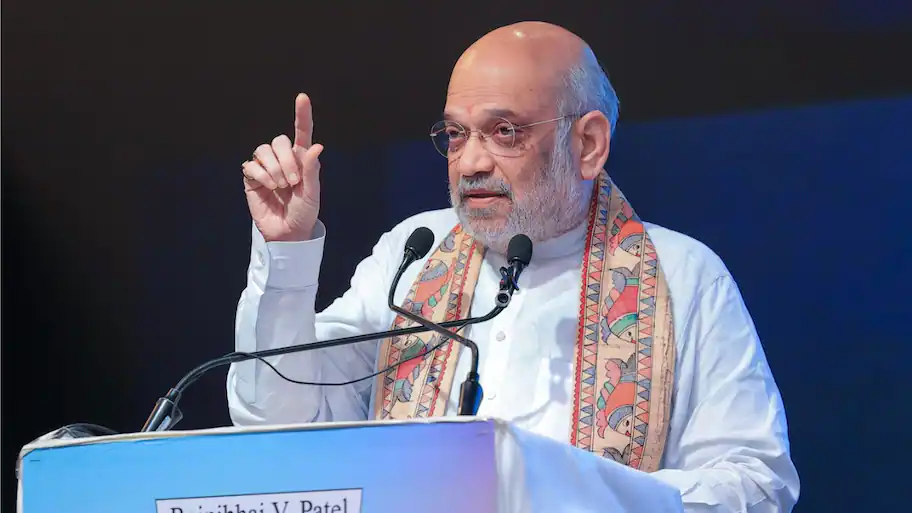Amit Shah takes stock of rescue efforts, speaks to Delhi CM and top officials — Delhi building