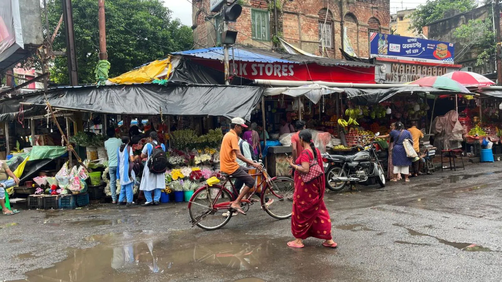 Encroachment is a major issue in Hogg Market, a massive market complex and an iconic shopping