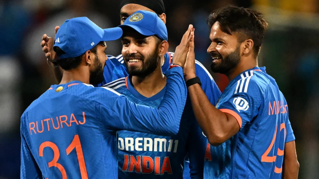 Nottinghamshire have secured the services of India seamer Mukesh Kumar for the final two