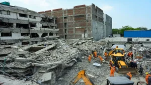 The death toll in the Satya Niketan building collapse in Delhi rose to six on Monday September