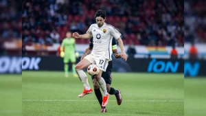 Iran's star striker Sardar Azmoun was recalled to the national team Monday, four months