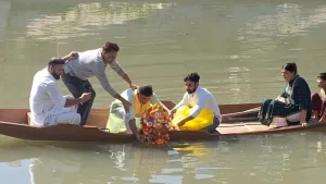 During the Ganesh Chaturthi festivities, Kashmiri Pandits in Srinagar participated in Ganpati