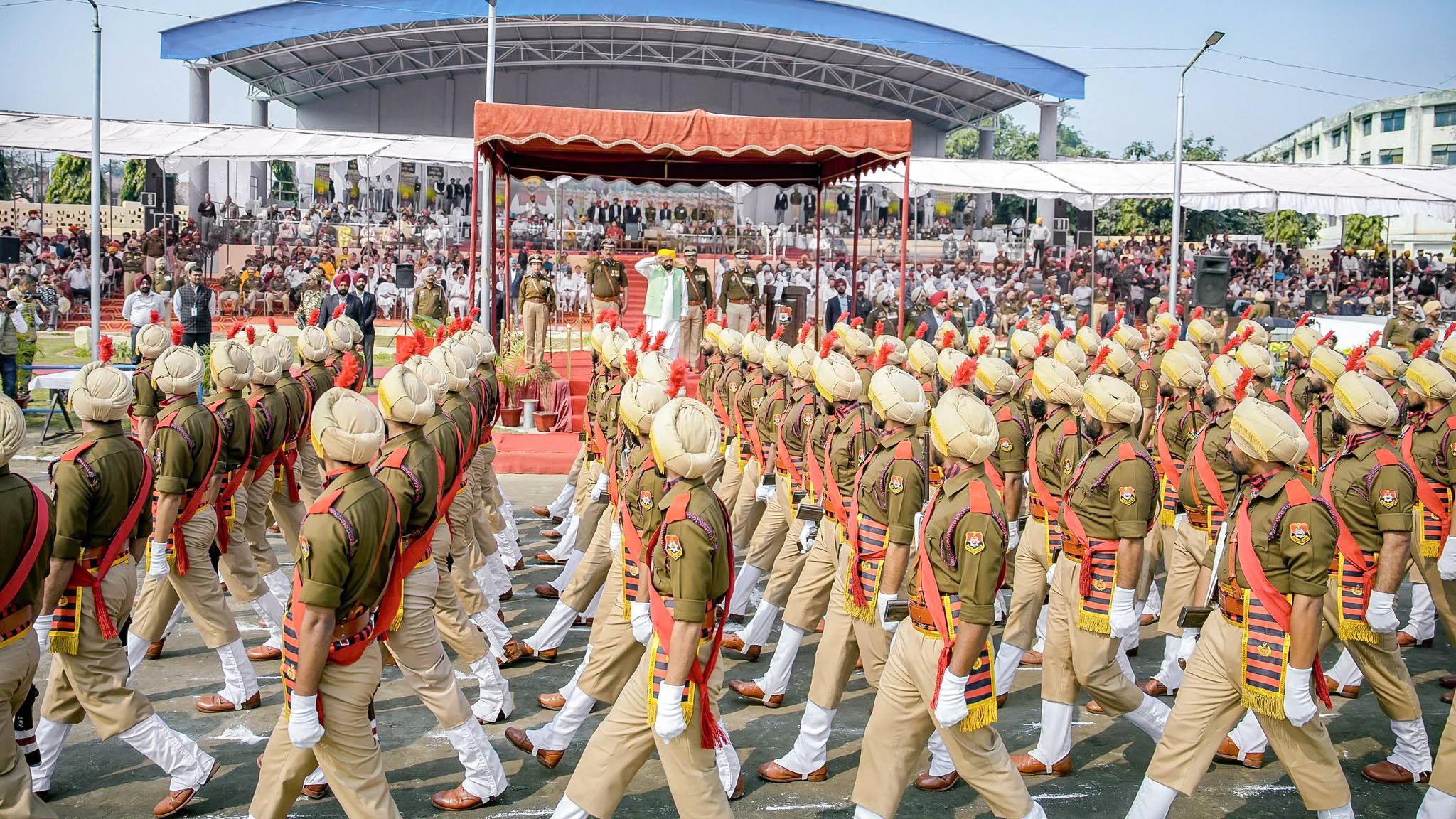 'Don't Travel Alone': Punjab raises concerns over Cops, Opposition Targets Bhagwant Mann