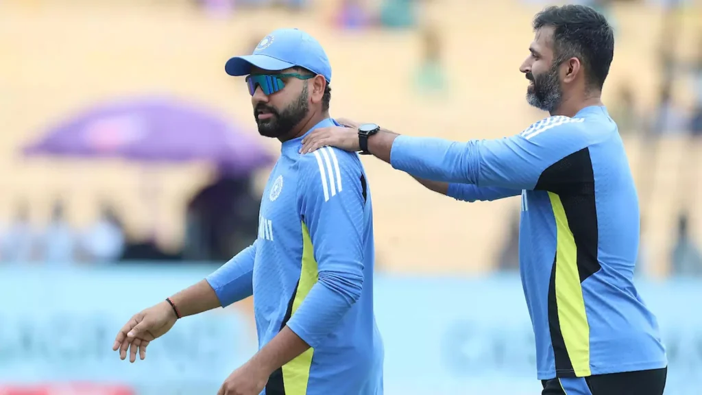 Nayar then cheekily suggests that Rohit would look good in purple and gold, the colours worn