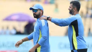 Nayar then cheekily suggests that Rohit would look good in purple and gold, the colours worn