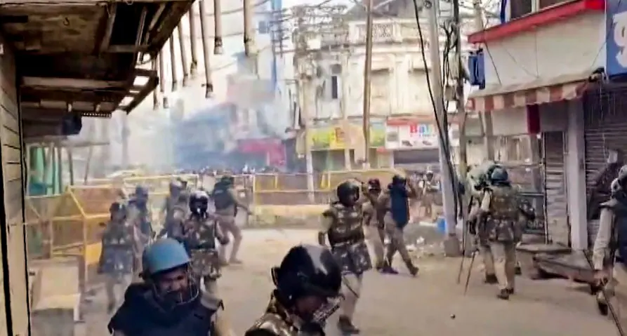 Tear Gas, Lathi Charge In Protesters vs Cops Over Ujjain Mosque Removal