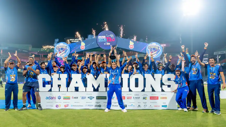 With North Delhi needing 20 runs from the final four overs, the match was still finely poised