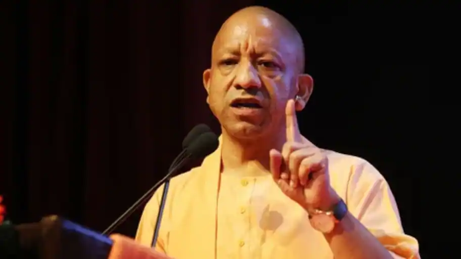 CM Yogi targets Hamid Ansari, Rahul Gandhi for 'maligning' India's culture