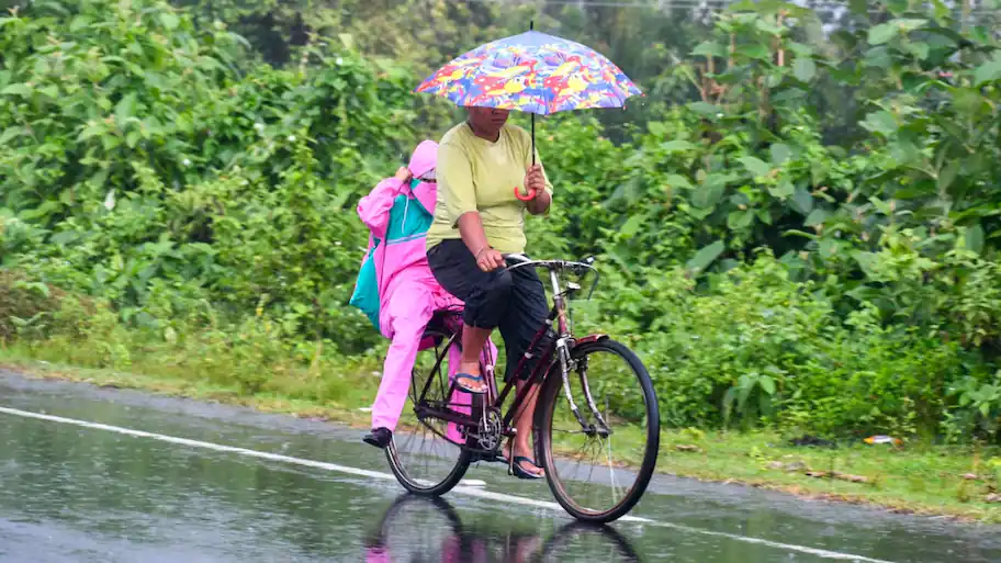 According to Sunseri Chief District Officer Ishwari Prasad Aryal, water flow through the Kosi