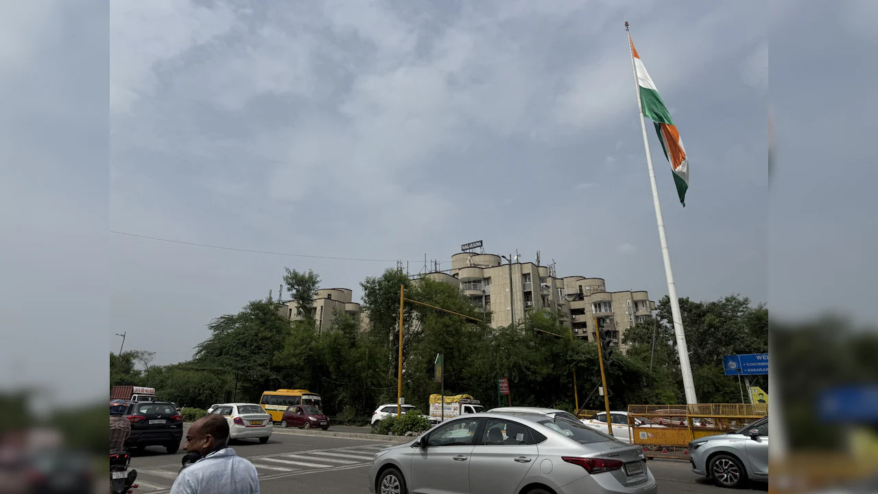 Moving towards the Delhi-Noida intersection near Mayur Vihar, which is one of the busiest