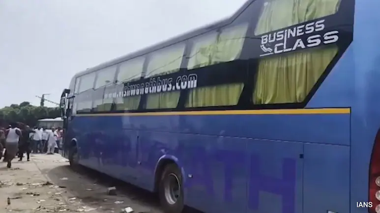 Upset after being scolded by her mother, the girl left home and boarded a bus for Noida Sector