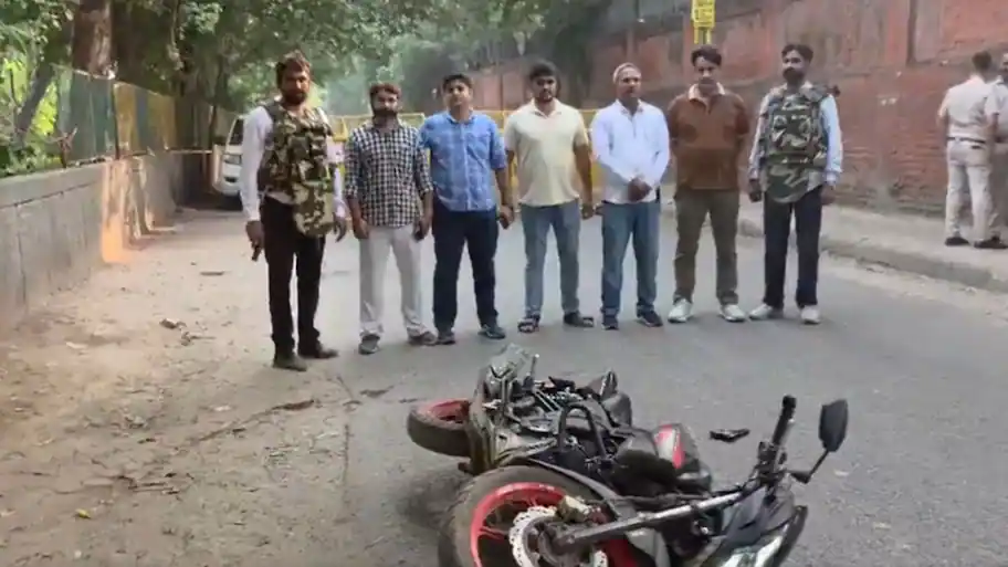 Posing as cops, 3 men gang-rape minor near Delhi's Kalkaji Temple; 1 held in encounter