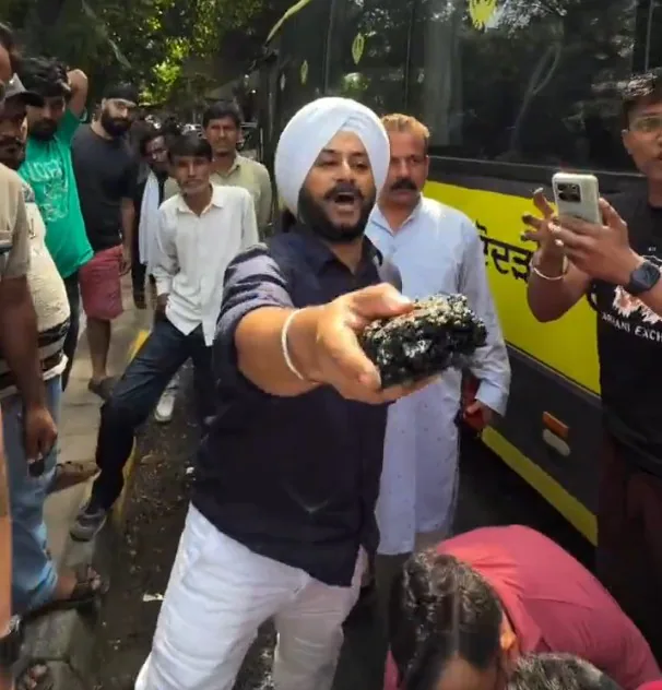 with smiles and a customary handshake between the Minister and the AAP MLA — Things began