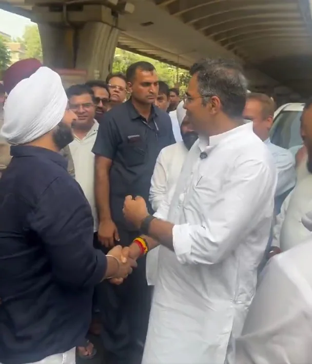 with smiles and a customary handshake between the Minister and the AAP MLA — Things began