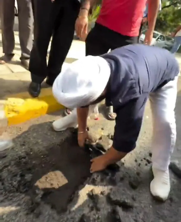 with smiles and a customary handshake between the Minister and the AAP MLA — Things began