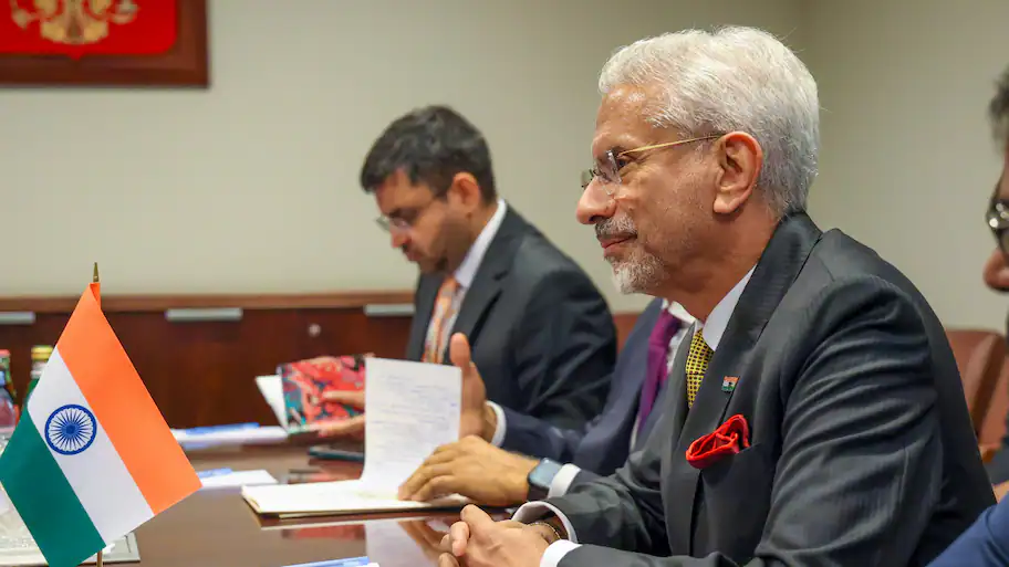 Towards the end, the Pakistani reporter abruptly intervened and sought to raise