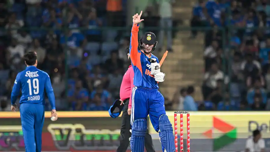 Abhishek Sharma watched the ball like a hawk and left the Arun Jaitley Stadium drenched