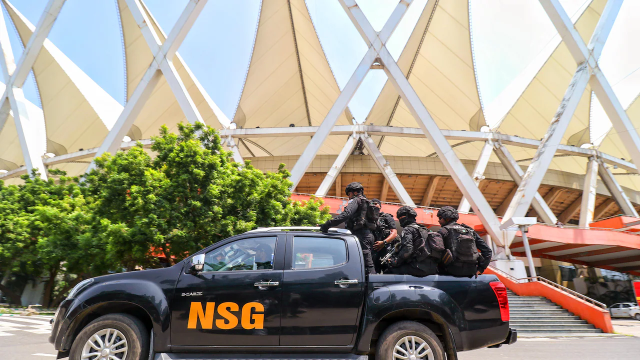 4,800 Traffic Personnel Deployed A view of a Delhi police vehicle during a security mock drill