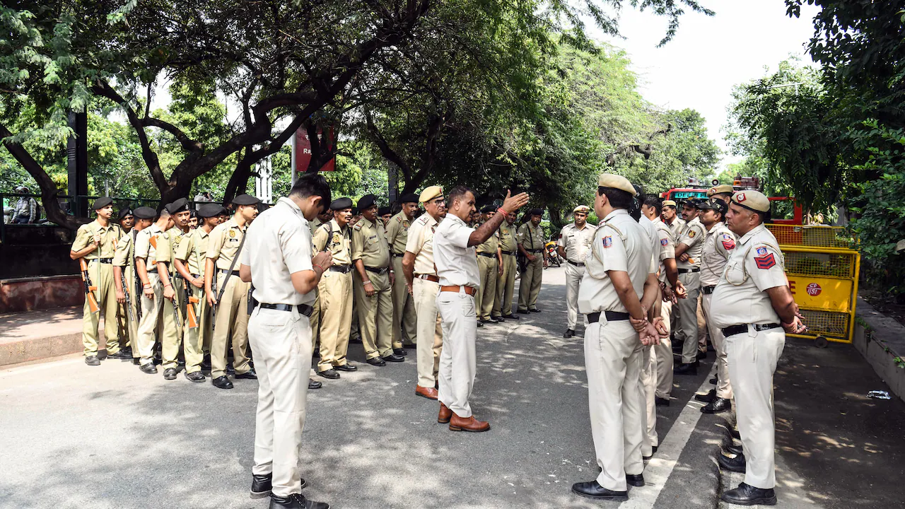 4,800 Traffic Personnel Deployed A view of a Delhi police vehicle during a security mock drill