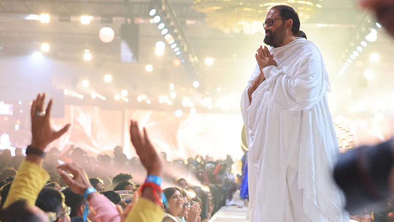 11 Professionals Take Lifelong Vow, 60 Projects Launched as Gurudevshri Rakeshji Turns 60