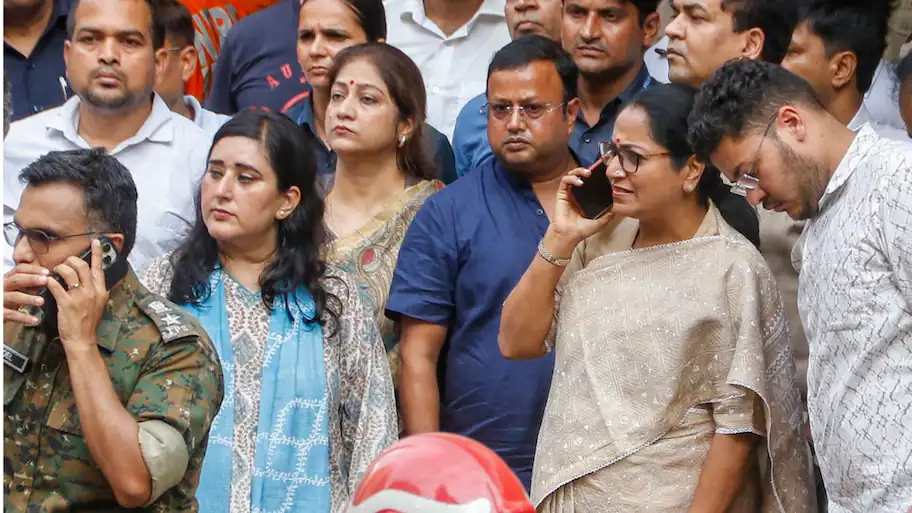 CM Rekha Gupta announces Rs 5 lakh aid, orders immediate demolition of unsafe adjoining building —