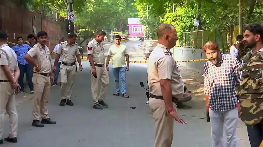 Post-crime actions revealed in Delhi's Astha Kunj Park gang rape — Digital wipes and dinner