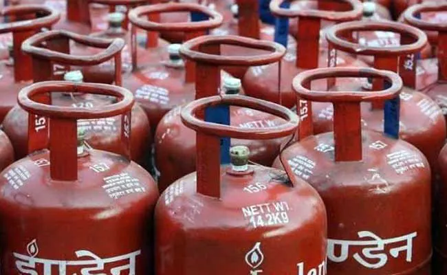 What Indane, HP Gas, Bharat Gas Customers Need To Know — LPG Aadhaar e-KYC Deadline Today