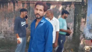 Ajay was ordering some chhole-bhature next to a guesthouse when his wife arrived