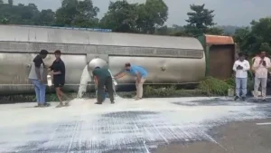 Video: Milk Flows On Highway After Tanker Overturns In Maharashtra