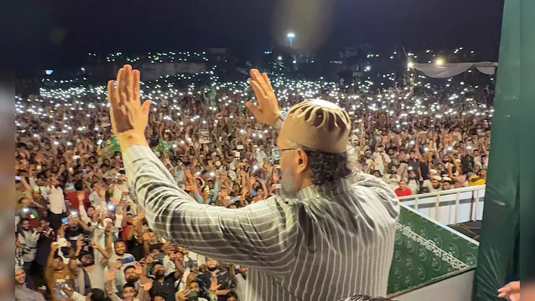 Asaduddin Owaisi, the chief of All India Majlis-e-Ittehadul Muslimeen has offered to join hands