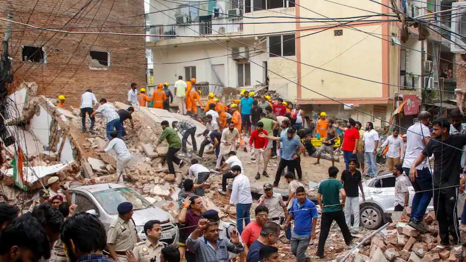 MCD Dy Commissioner, 4 other officials suspended — Satya Niketan building collapse